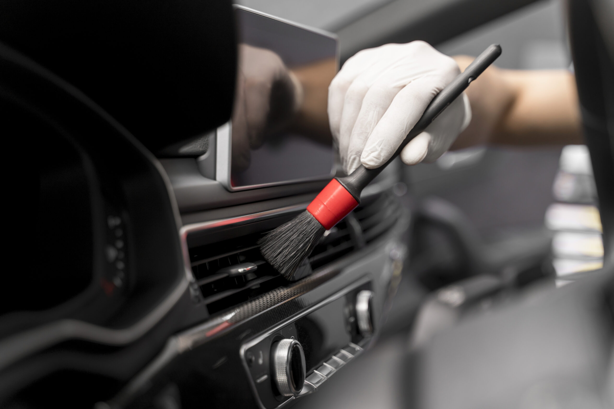 close-up-car-care-process (2)